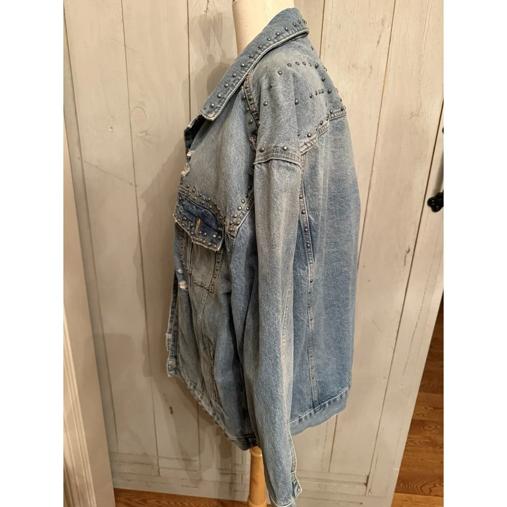 Free People Studded Denim Trucker Jacket Oversized Light Blue Destroyed Lg 148$ - Picture 11 of 14